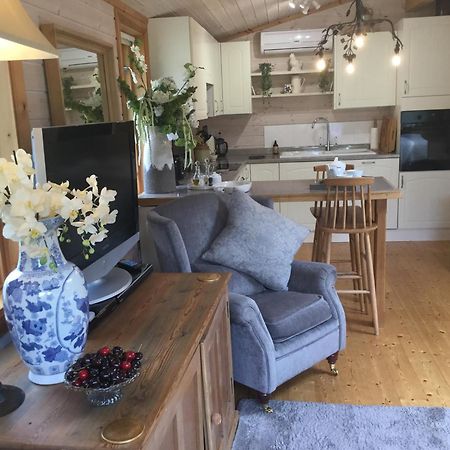 The Lodge - Luxury Lodge With Super King Size Bed, Kitchen & Shower Room Hurstpierpoint Exteriér fotografie