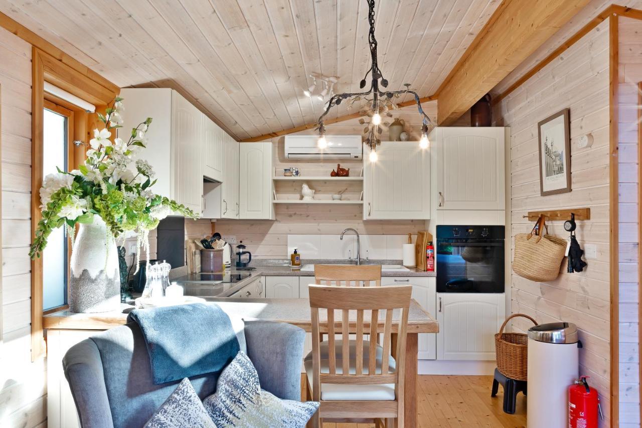 The Lodge - Luxury Lodge With Super King Size Bed, Kitchen & Shower Room Hurstpierpoint Exteriér fotografie