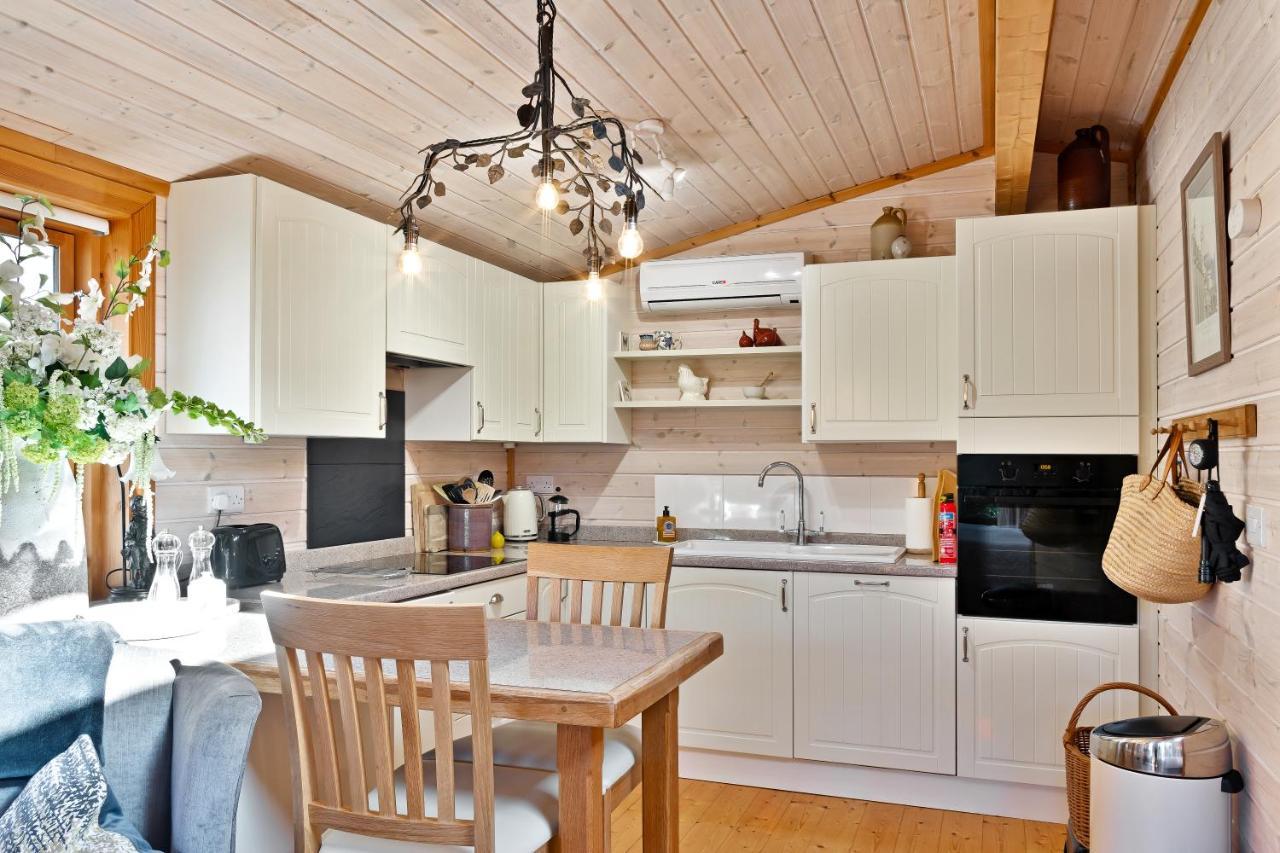 The Lodge - Luxury Lodge With Super King Size Bed, Kitchen & Shower Room Hurstpierpoint Exteriér fotografie